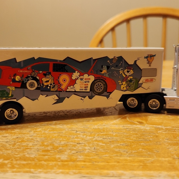 Racing Champions 1:64 Cartoon Network Wacky Racing Team Transporter 9 - Picture 4 of 5
